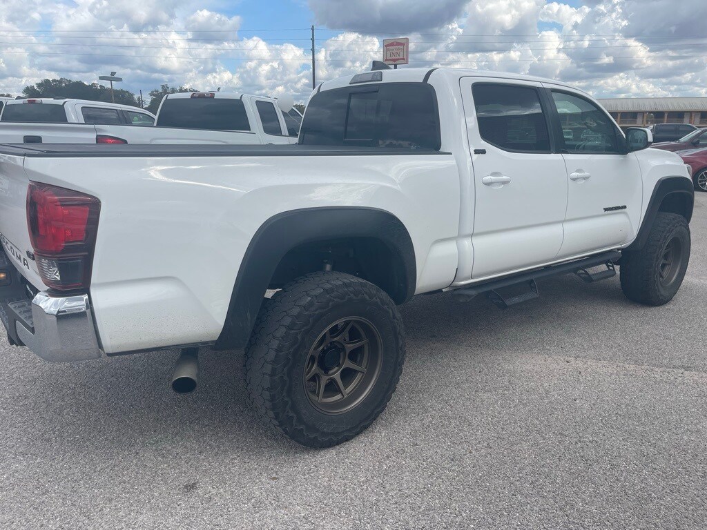 2022 Toyota Tacoma SR5 photo 2