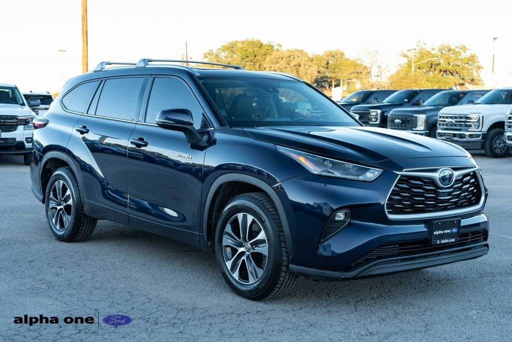Used 2021 Toyota Highlander Hybrid XLE SUV