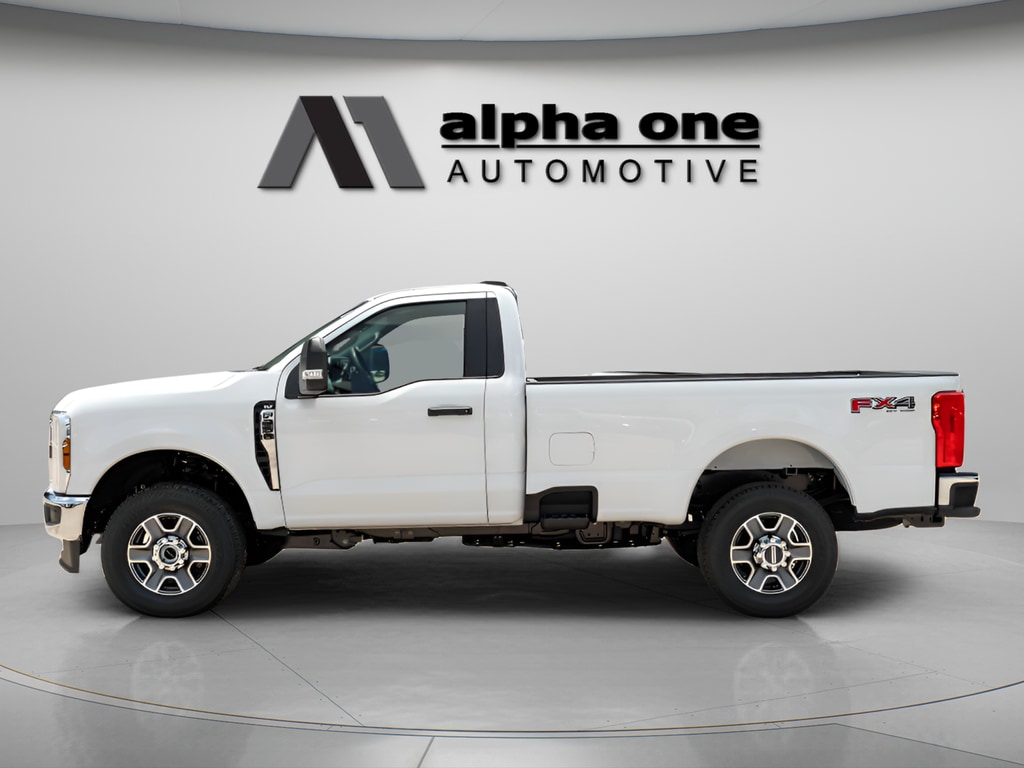 2025 Ford F-350 Super Duty XLT - Photo 12