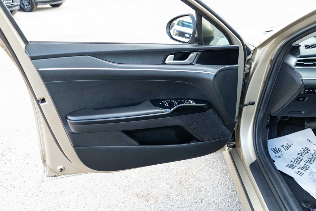 2022 Kia K5 LXS - Photo 12