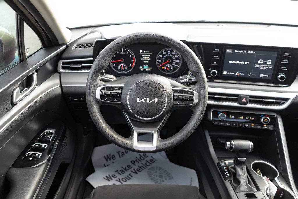 2022 Kia K5 LXS - Photo 16