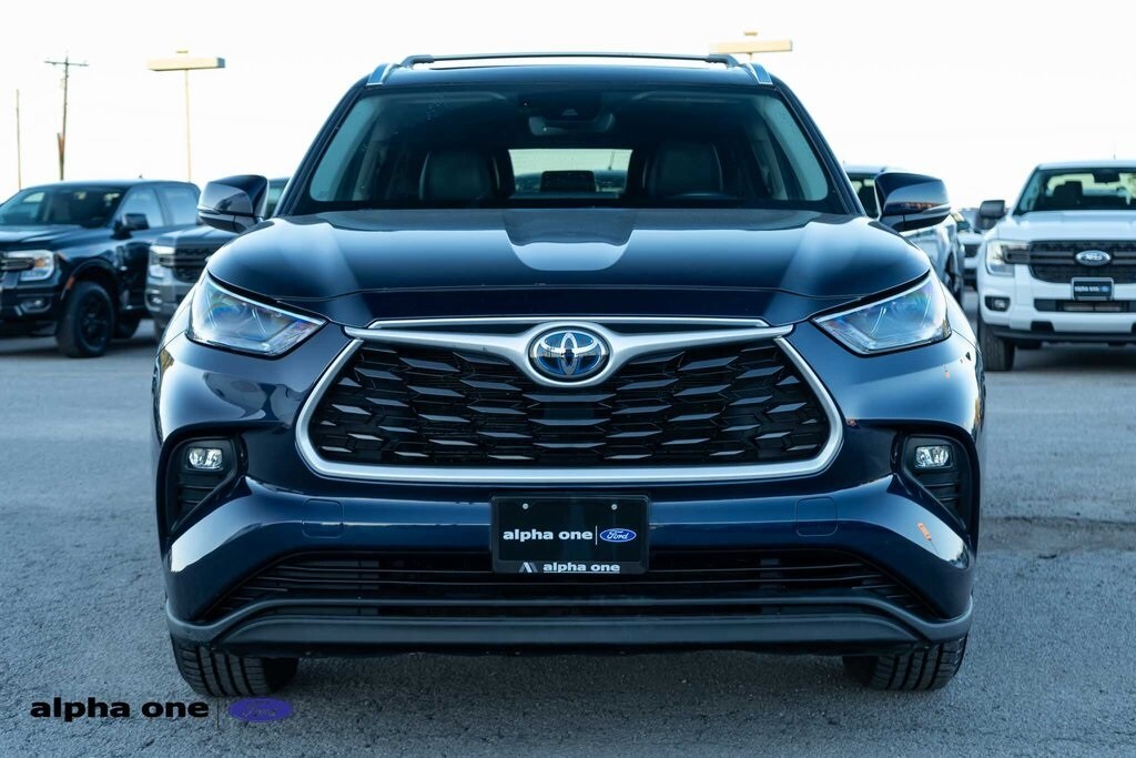 Used 2021 Toyota Highlander Hybrid XLE SUV