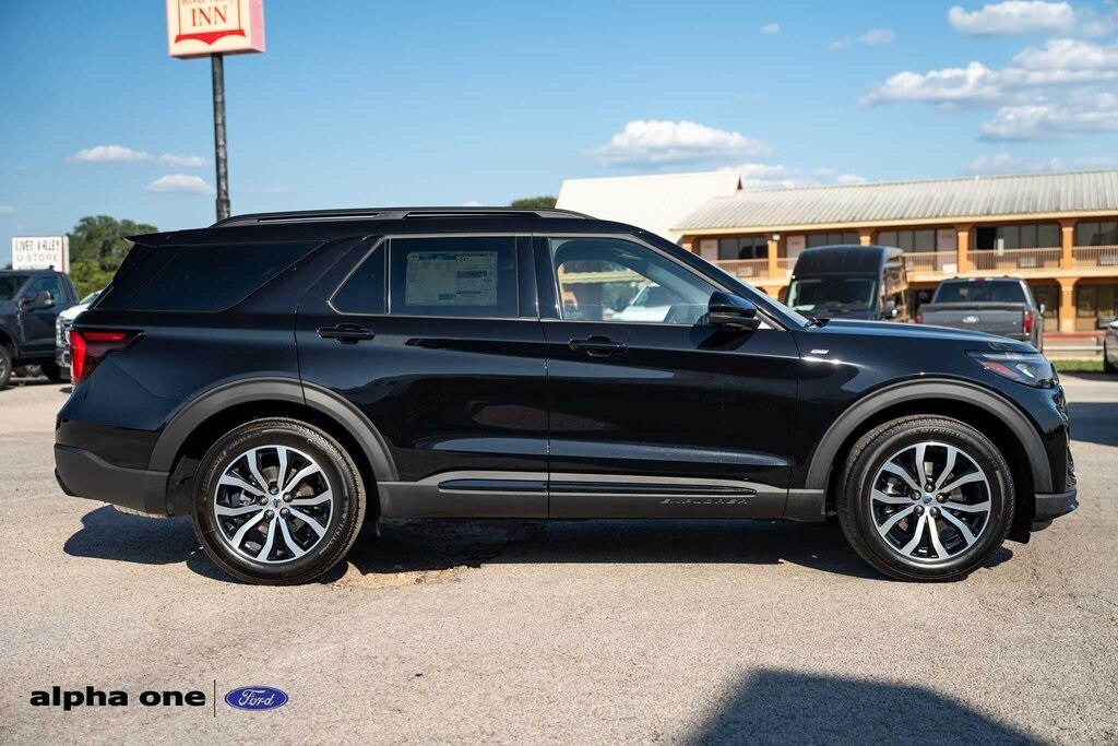 2025 Ford Explorer ST-Line photo 3
