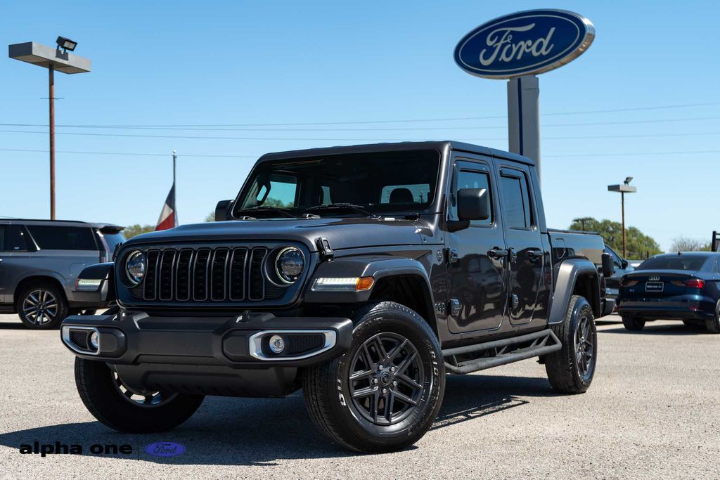 2024 Jeep Gladiator Sport S's photo