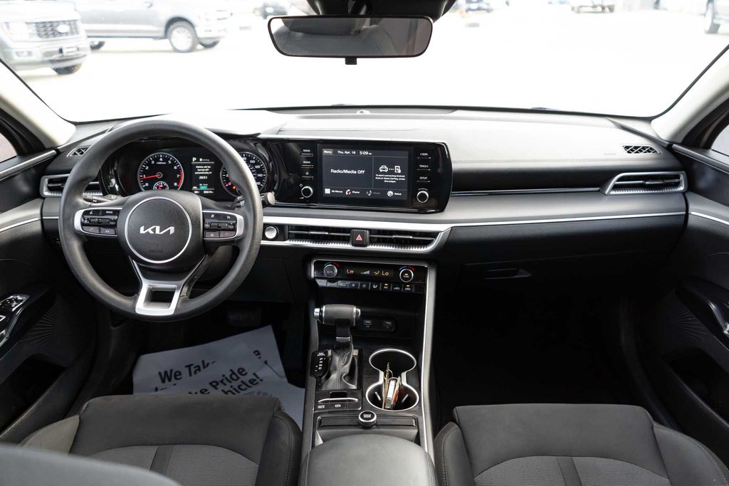 2022 Kia K5 LXS - Photo 15