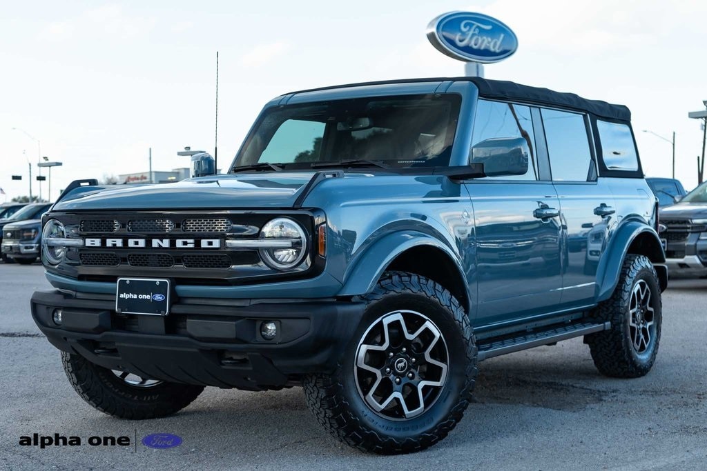 2022 Ford Bronco 4-Door Outer Banks's photo