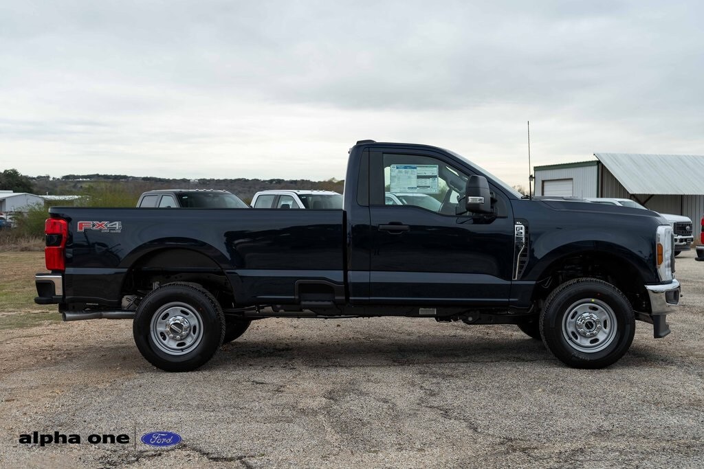 2025 Ford F-250 XLT photo 4