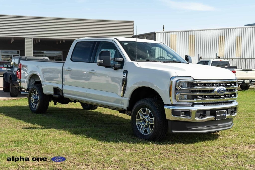 2025 Ford F-350 photo 3