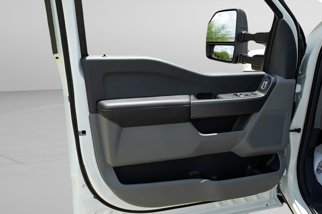2025 Ford F-350 Super Duty XLT - Photo 14
