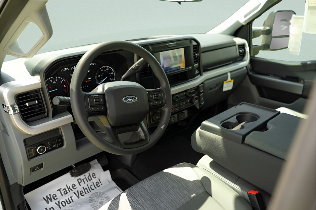 2025 Ford F-350 Super Duty XLT - Photo 16