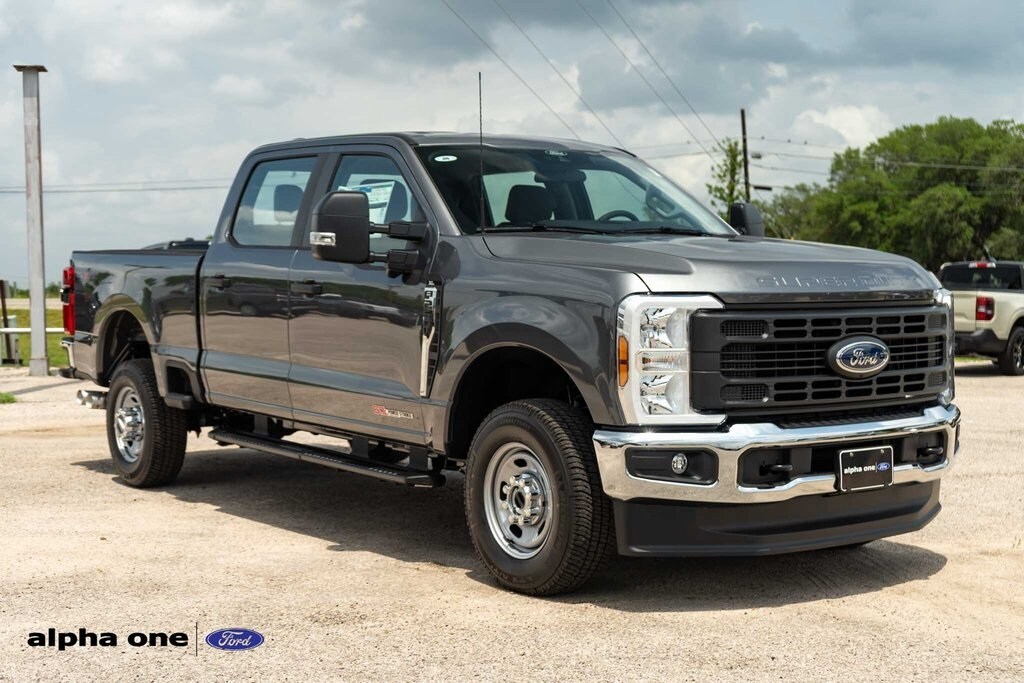 2025 Ford F-250 photo 3