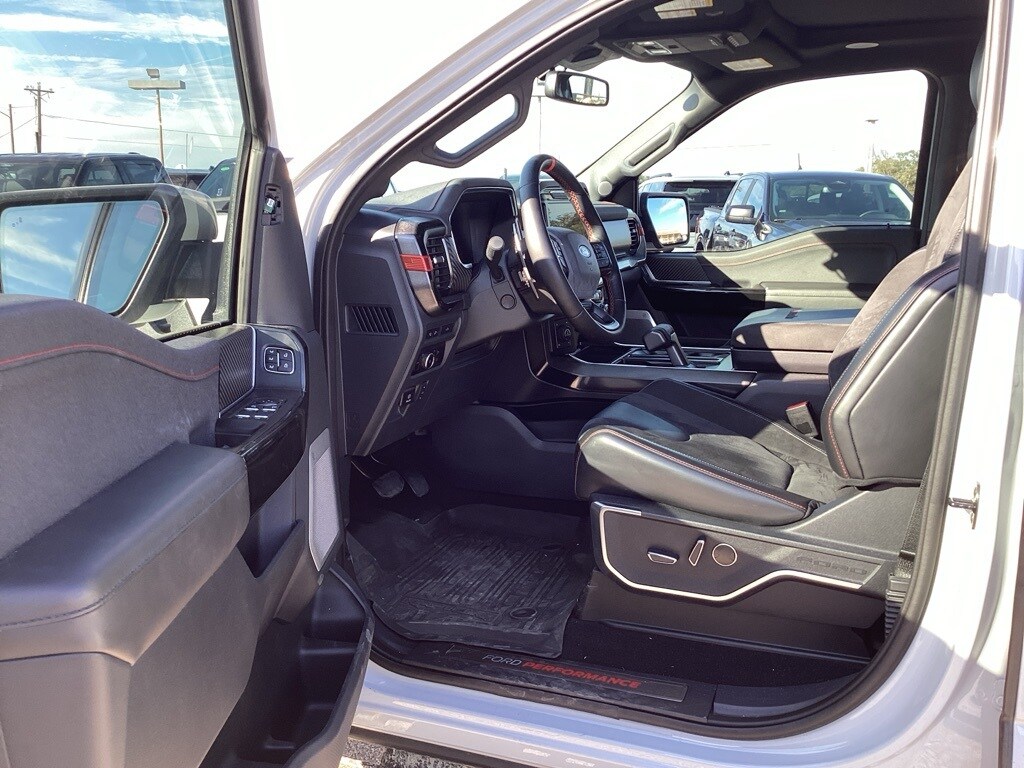 2023 Ford F-150 Raptor photo 3