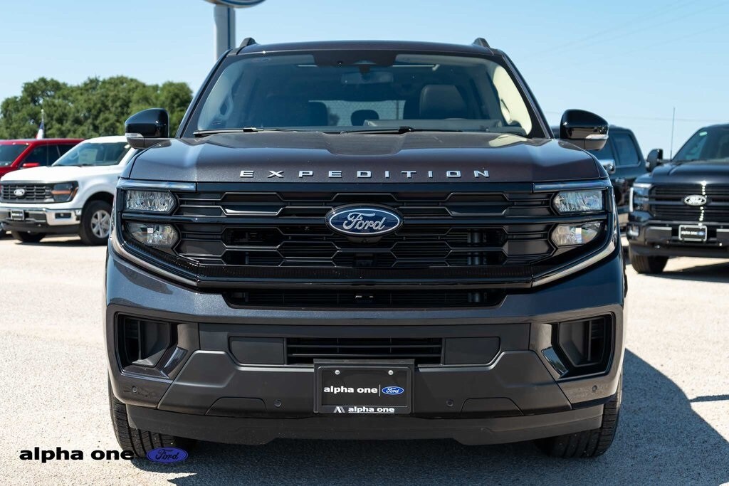 2025 Ford Expedition MAX photo 2
