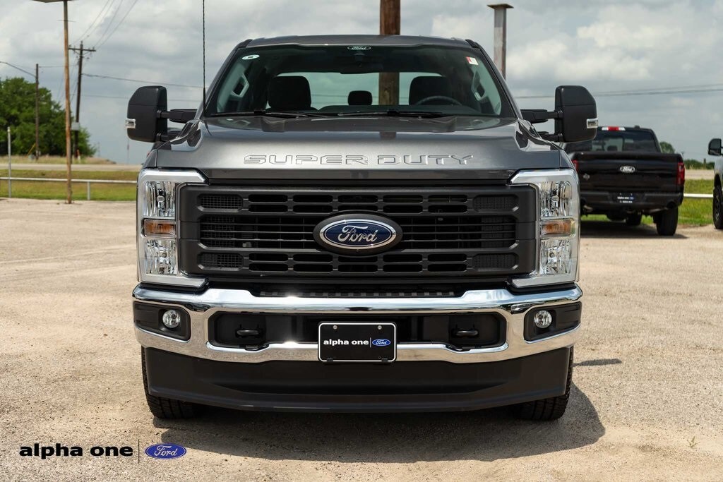 2025 Ford F-250 photo 2