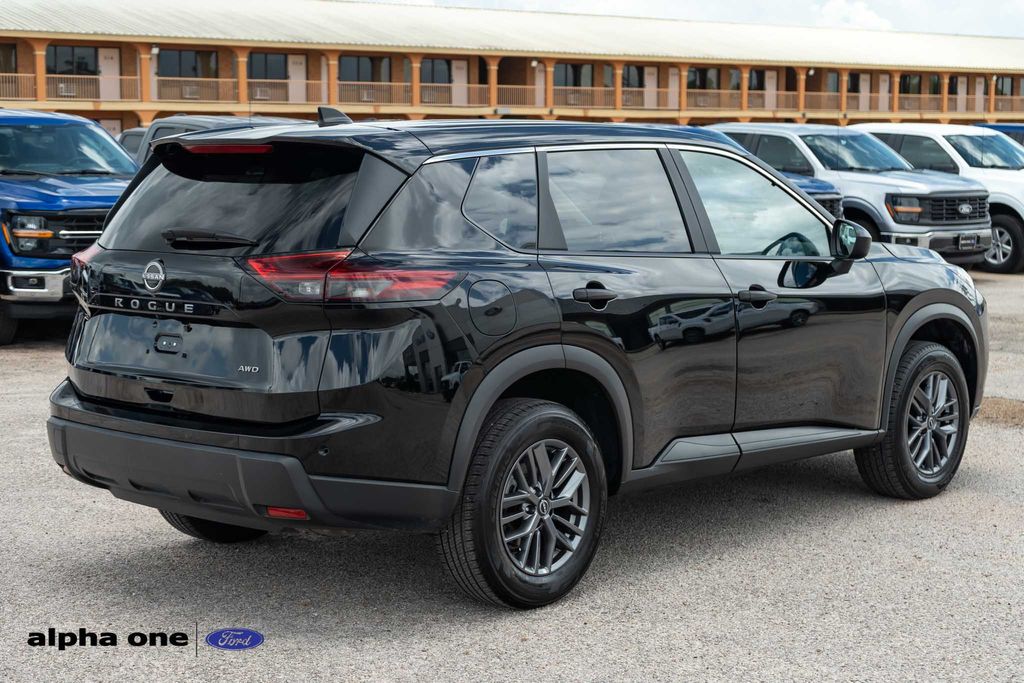 2024 Nissan Rogue S - Photo 6