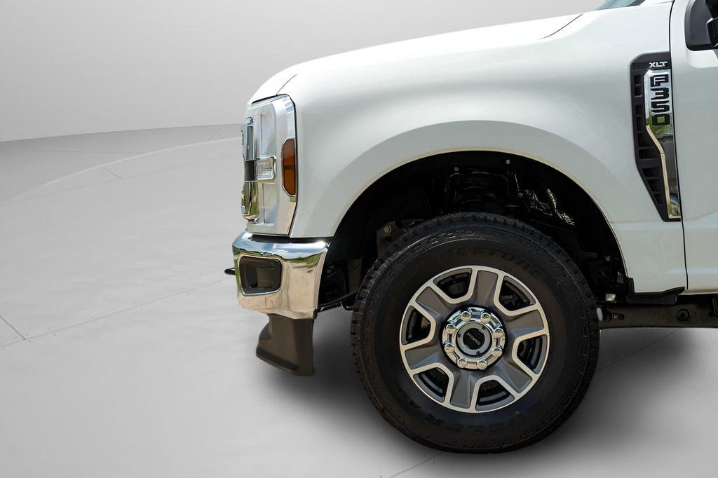 2025 Ford F-350 Super Duty XLT - Photo 13