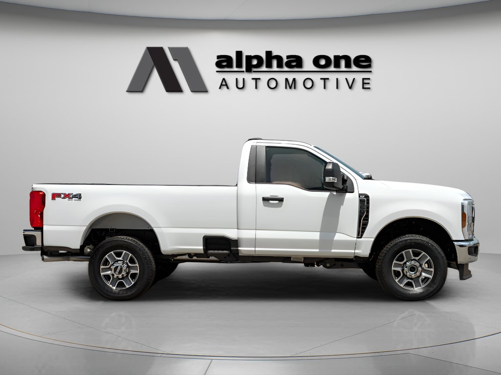 2025 Ford F-350 Super Duty XLT - Photo 6