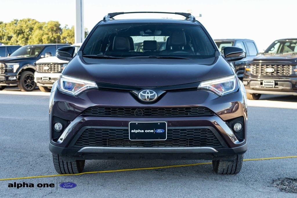 Used 2018 Toyota RAV4 SE with VIN 2T3NFREV0JW498162 for sale in La Grange, TX