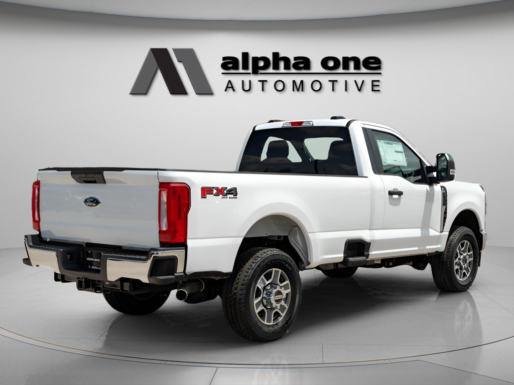 2025 Ford F-350 Super Duty XLT - Photo 8