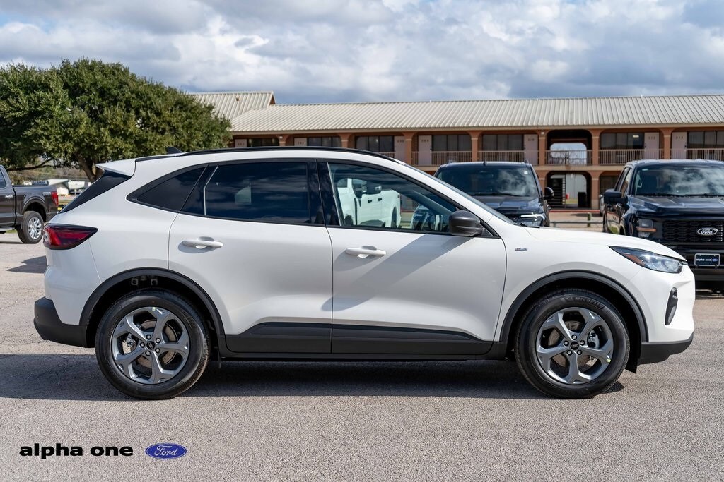 2025 Ford Escape ST-Line photo 4