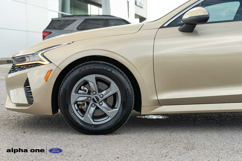 2022 Kia K5 LXS - Photo 11