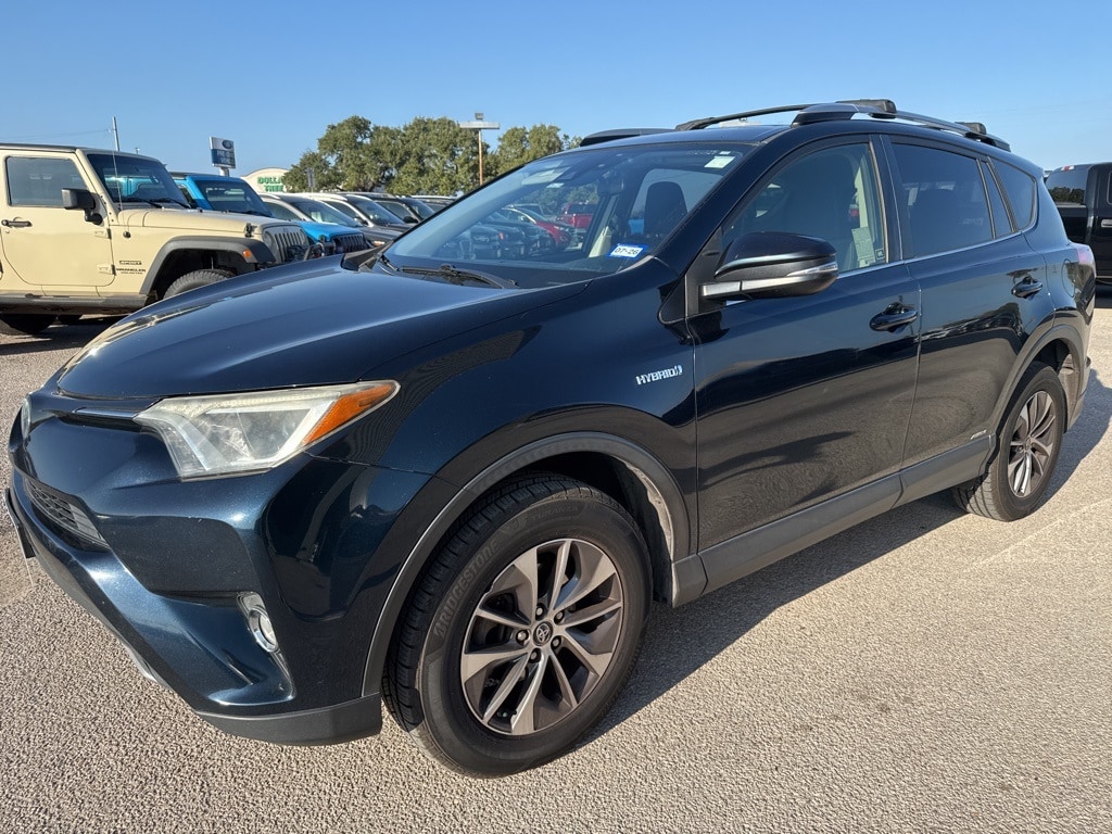 2018 Toyota RAV4 XLE's photo