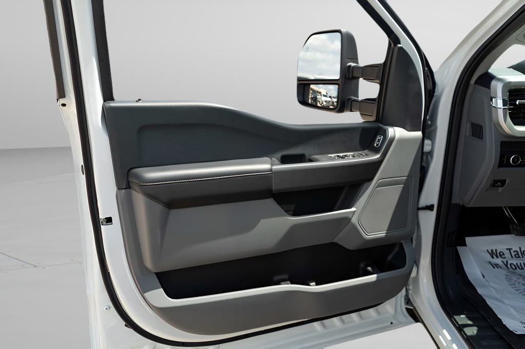 2025 Ford F-350 Super Duty XLT - Photo 14