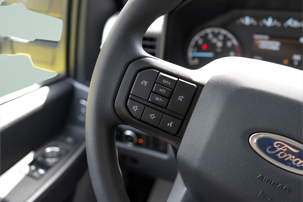 2025 Ford F-350 Super Duty XLT - Photo 18