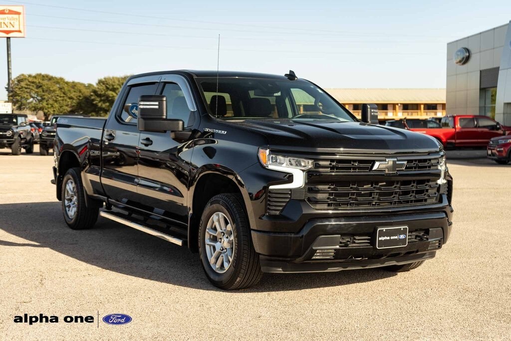 2024 Chevrolet Silverado 1500 RST photo 3