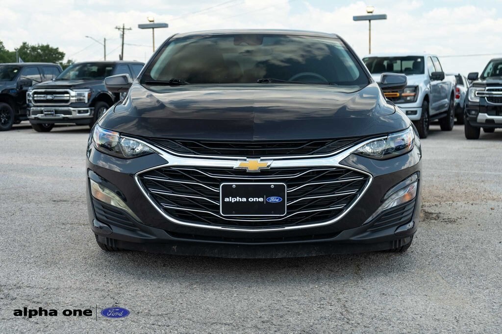 2023 Chevrolet Malibu 1LT photo 2