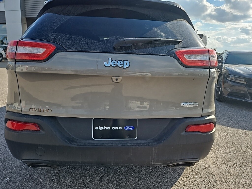 2016 Jeep Cherokee Latitude photo 3