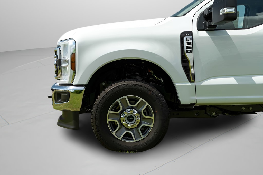 2025 Ford F-350 Super Duty XLT - Photo 13
