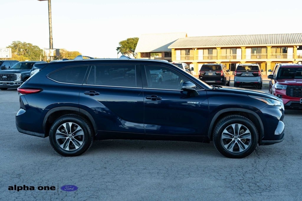 Used 2021 Toyota Highlander Hybrid XLE SUV