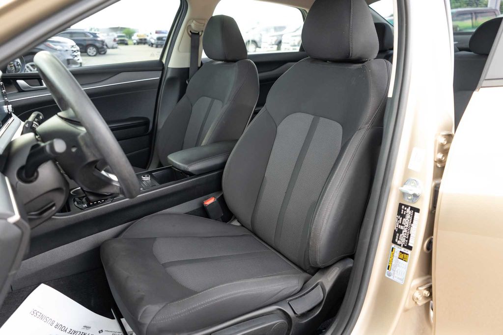 2022 Kia K5 LXS - Photo 13