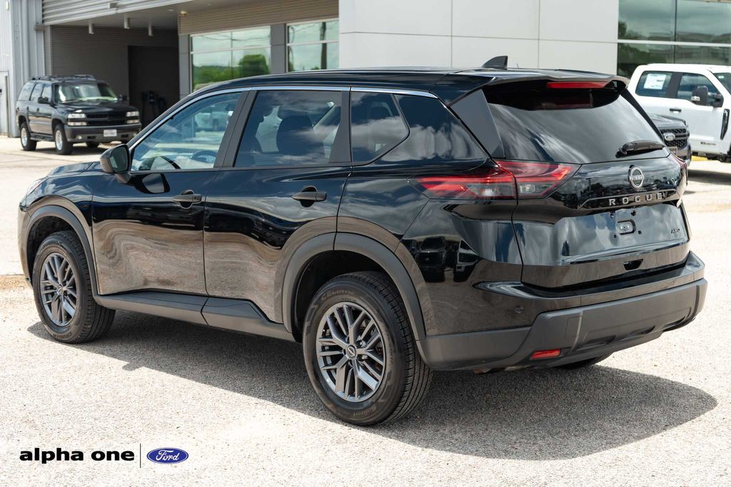 2024 Nissan Rogue S - Photo 9