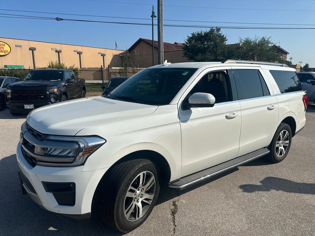 2022 Ford Expedition MAX XLT photo 2