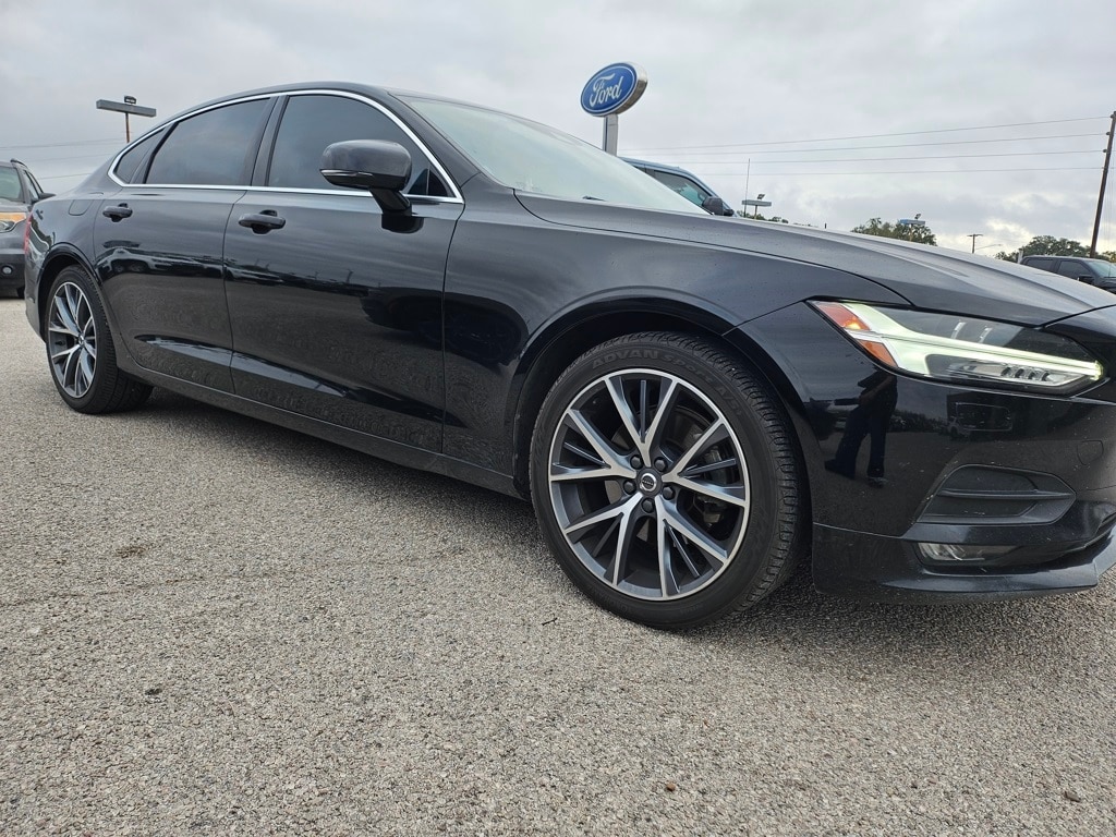2018 Volvo S90 Momentum