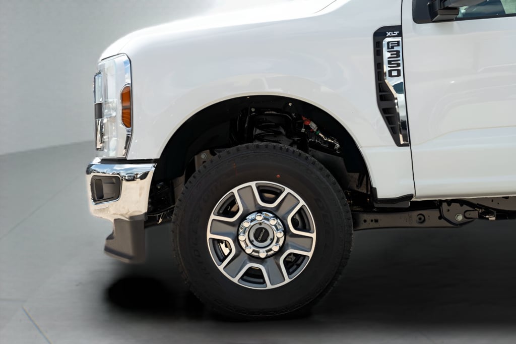 2025 Ford F-350 Super Duty XLT - Photo 13