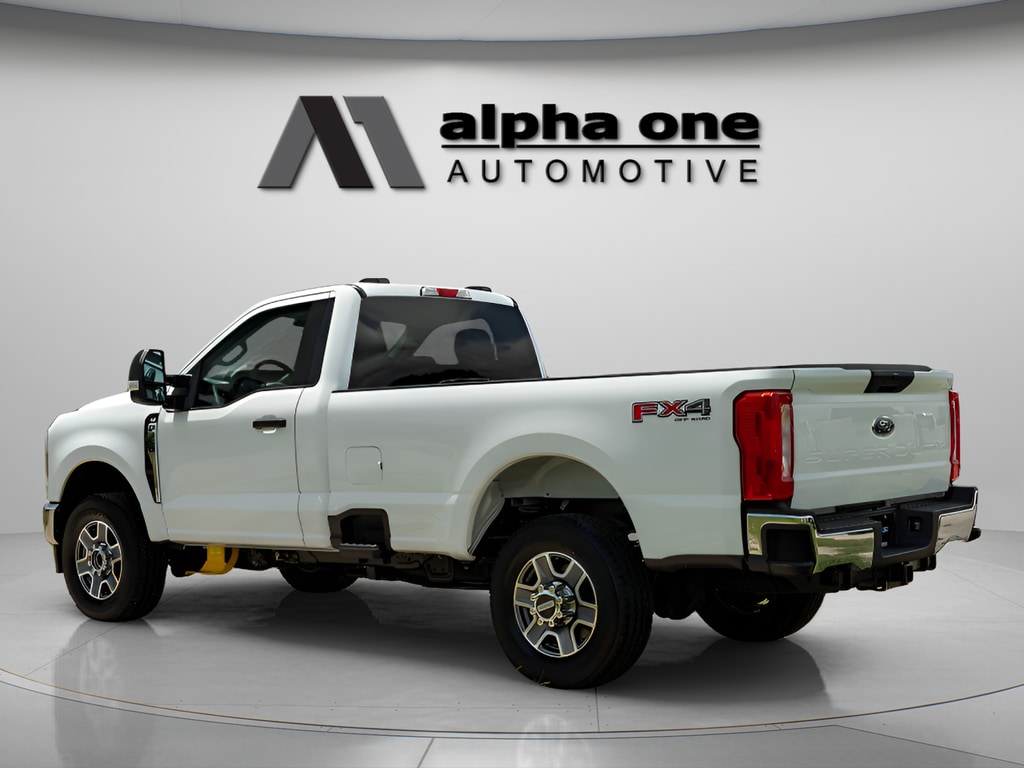 2025 Ford F-350 Super Duty XLT - Photo 11