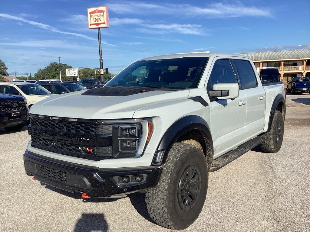 2023 Ford F-150 Raptor photo 2