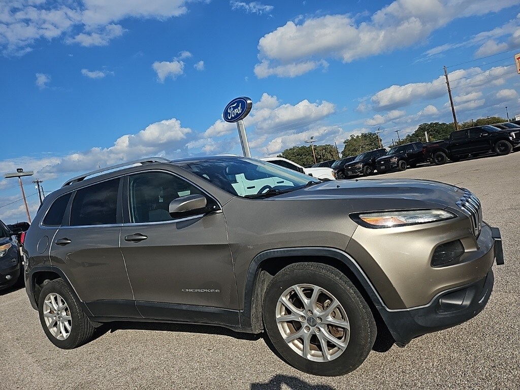 2016 Jeep Cherokee Latitude photo 2