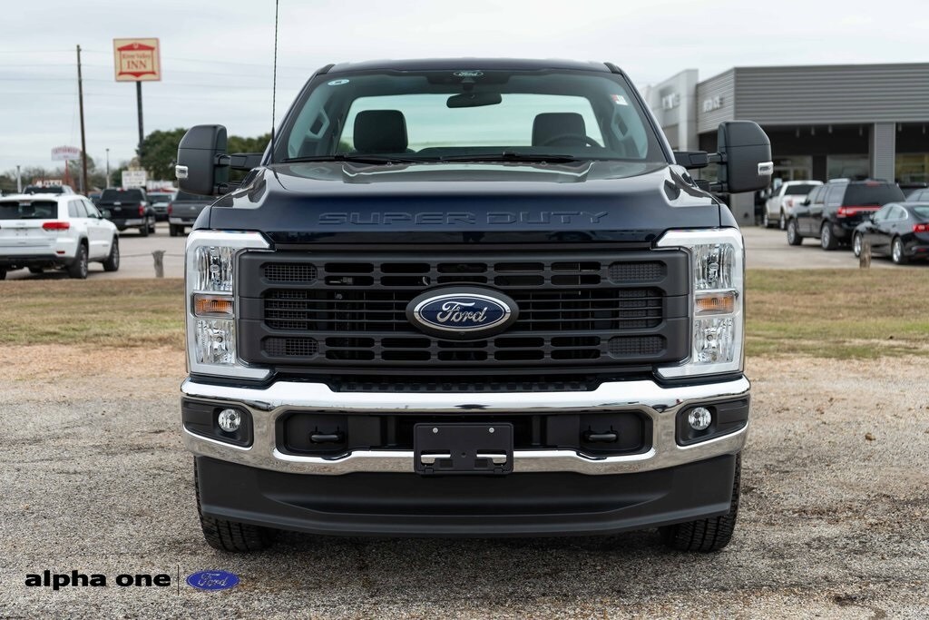 2025 Ford F-250 XLT photo 2