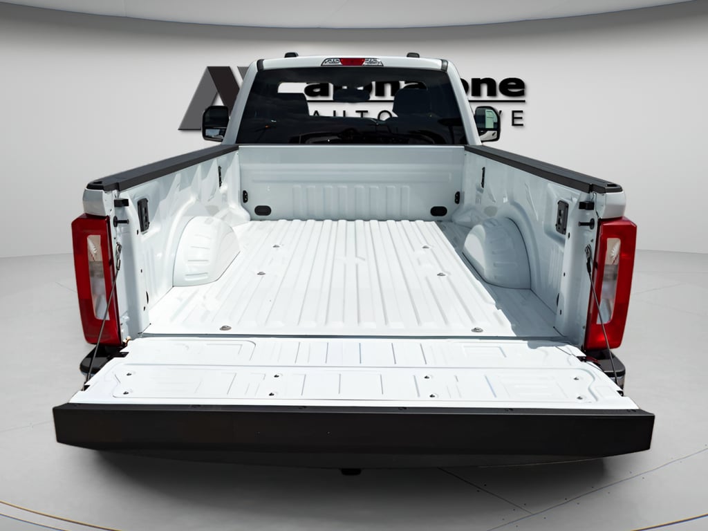 2025 Ford F-350 Super Duty XLT - Photo 10