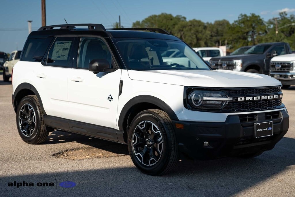 2025 Ford Bronco Sport Outer Banks photo 2