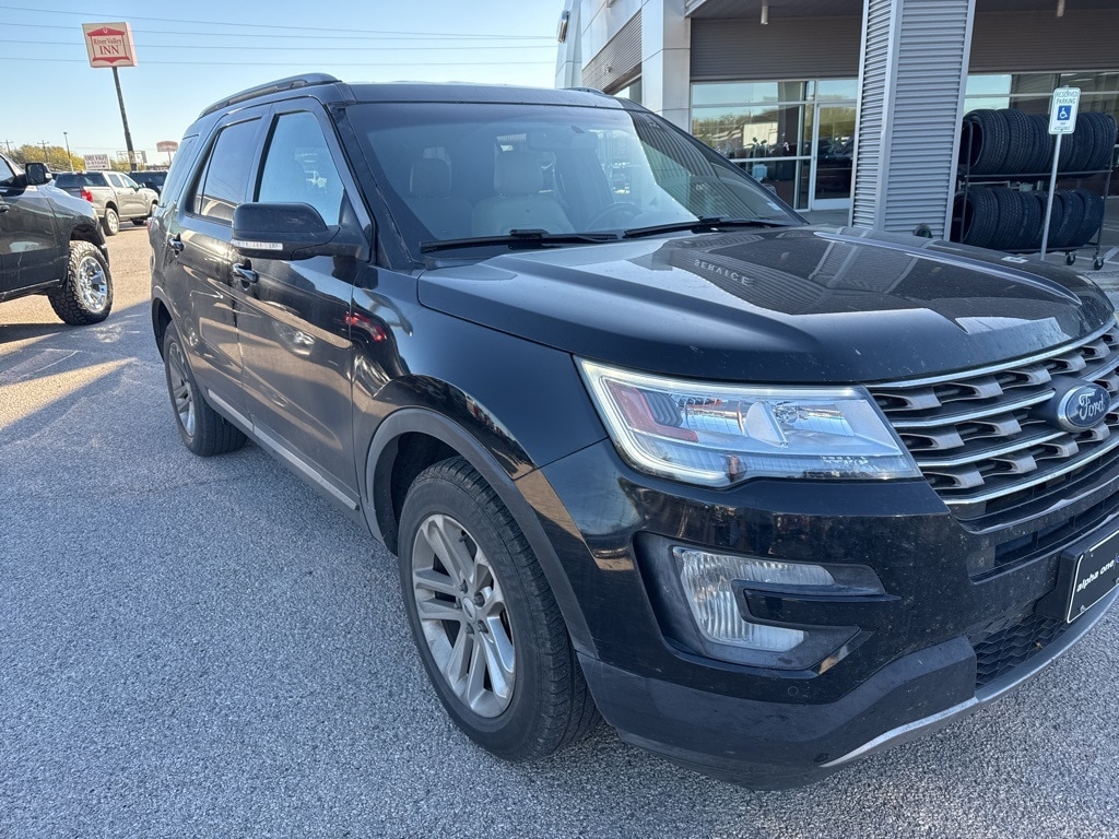 2017 Ford Explorer XLT's photo