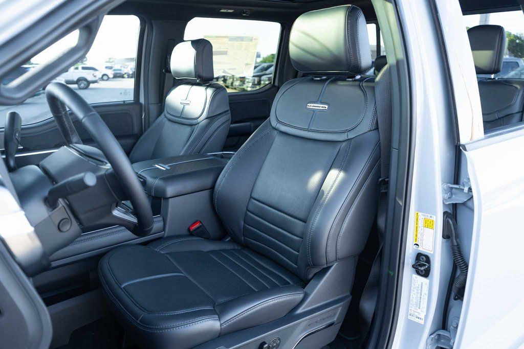 2025 Ford F-250 Super Duty Platinum - Photo 13