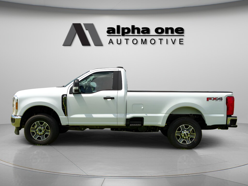 2025 Ford F-350 Super Duty XLT - Photo 12