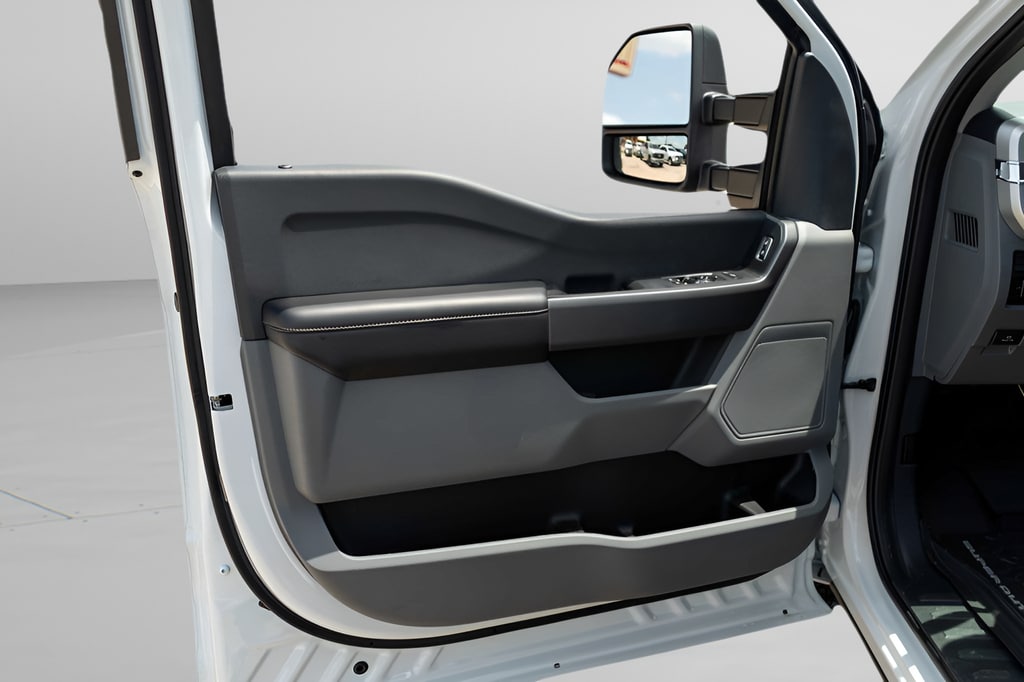 2025 Ford F-350 Super Duty XLT - Photo 14
