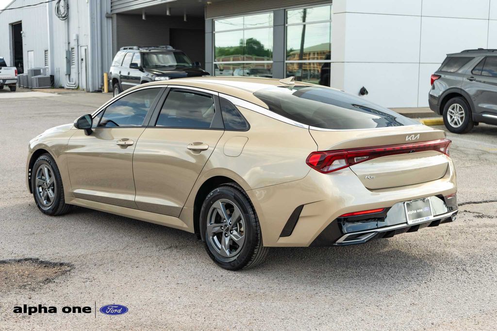 2022 Kia K5 LXS - Photo 9