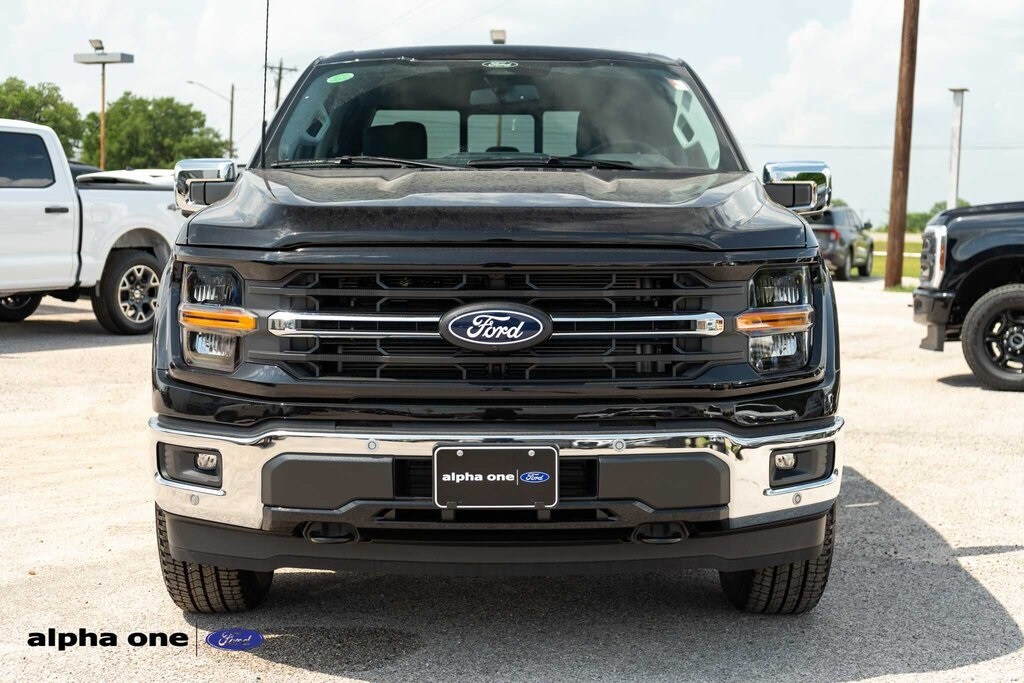 2025 Ford F-150 XLT photo 2